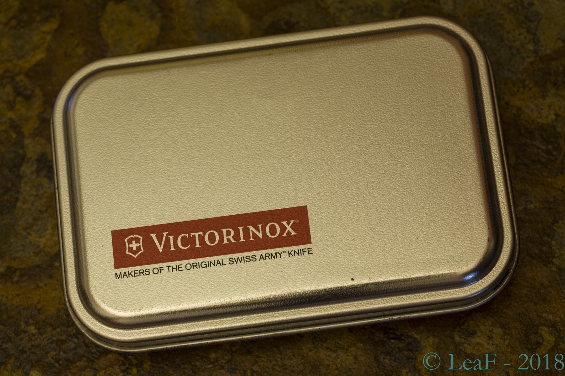 425. Cigar Cutter LeaF's Victorinox knives collection