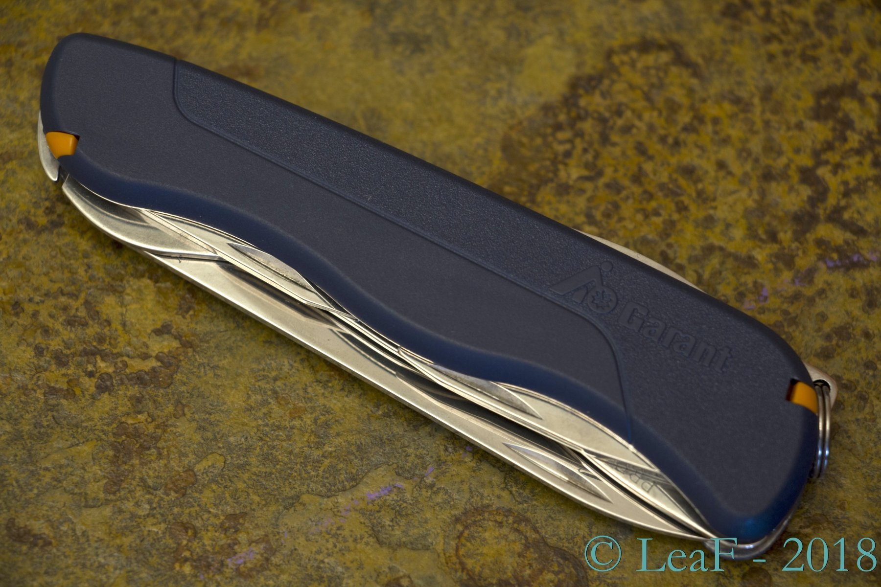 435. Garant (Nomad) LeaF's Victorinox knives collection