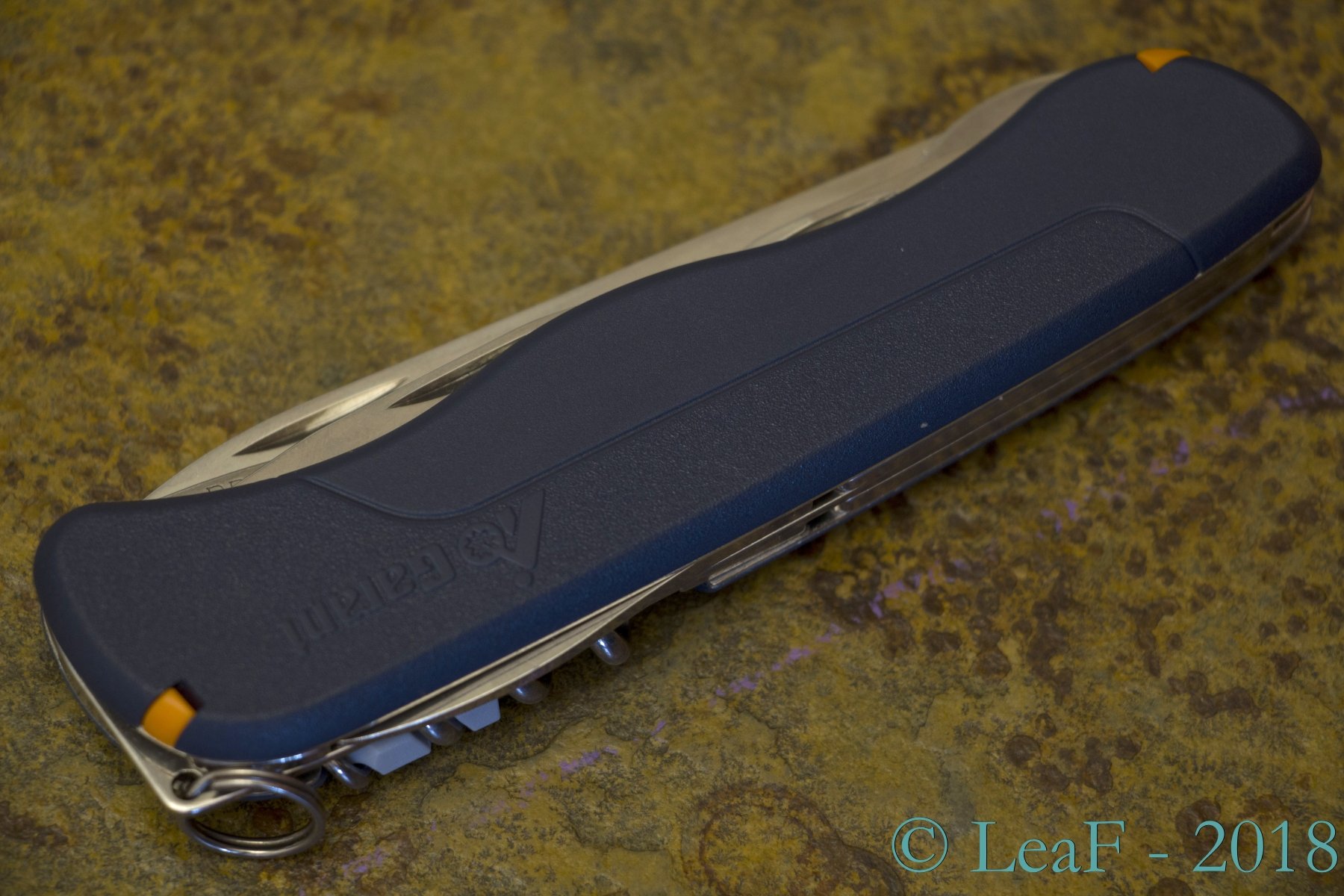 435. Garant (Nomad) LeaF's Victorinox knives collection