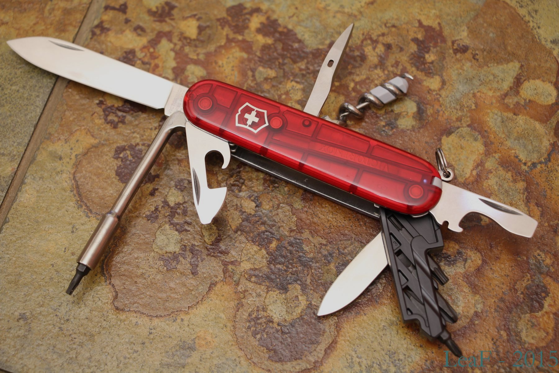 464. CyberTool 29 LeaF's Victorinox knives collection