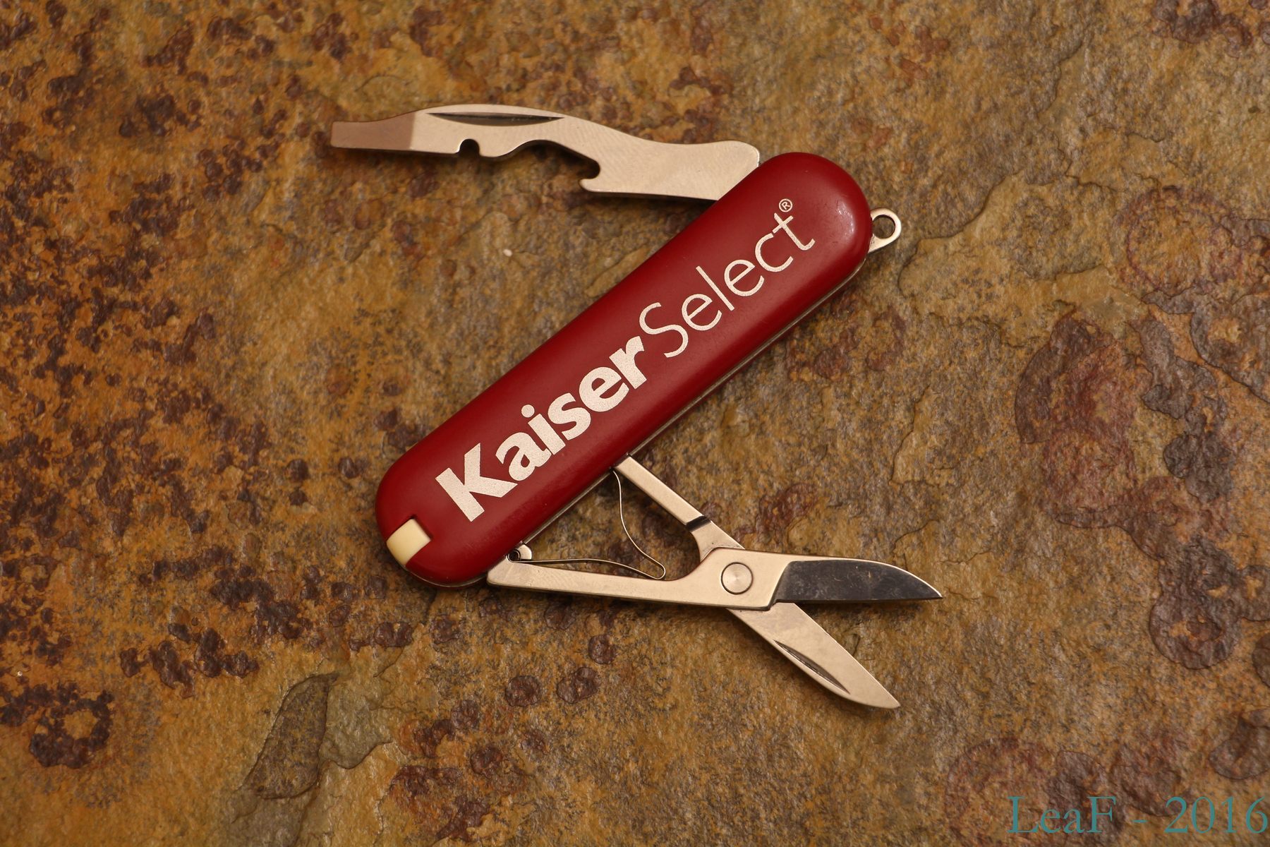 574. JetSetter 1 LeaF's Victorinox knives collection