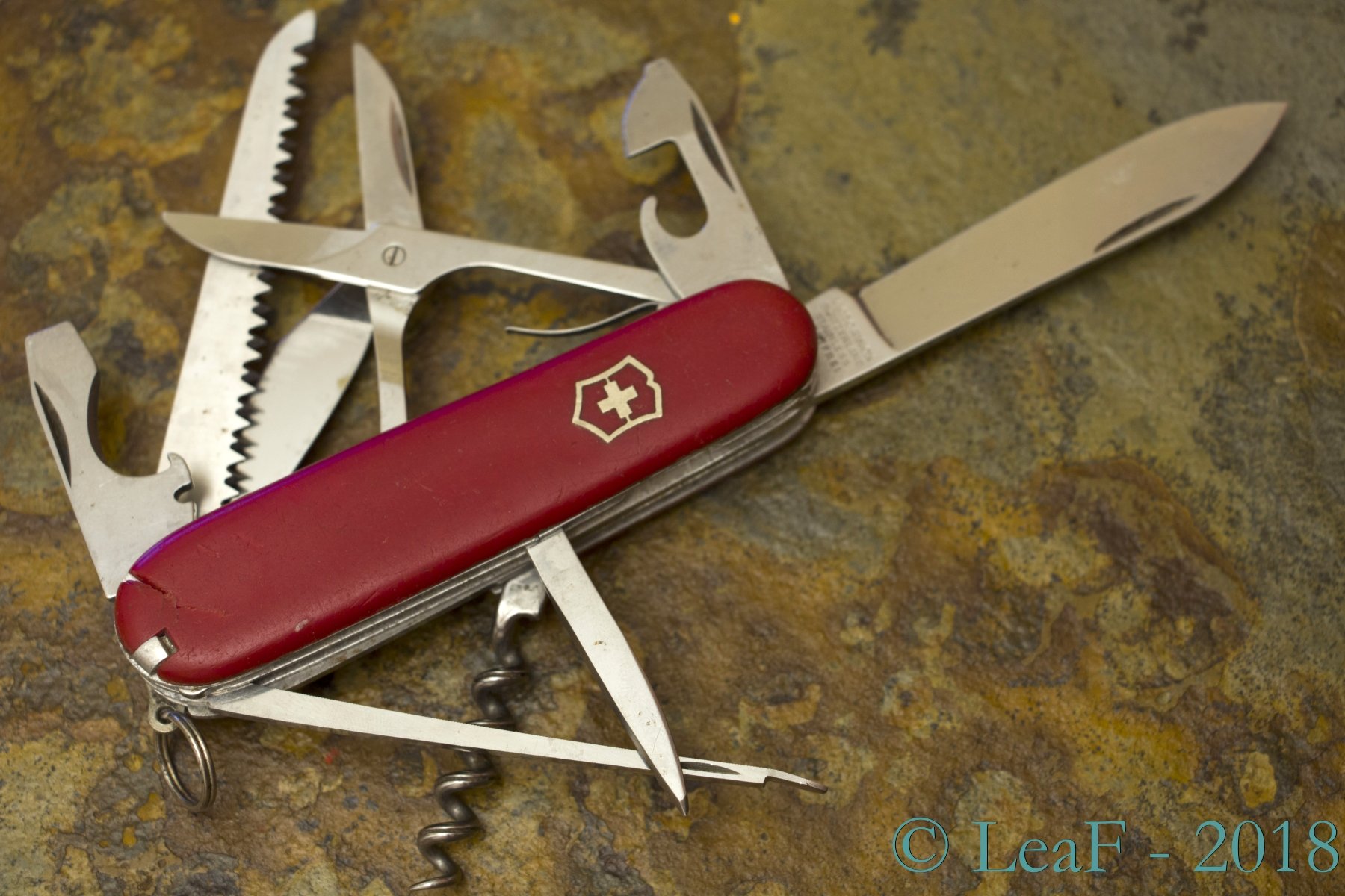 809. Huntsman LeaF's Victorinox knives collection