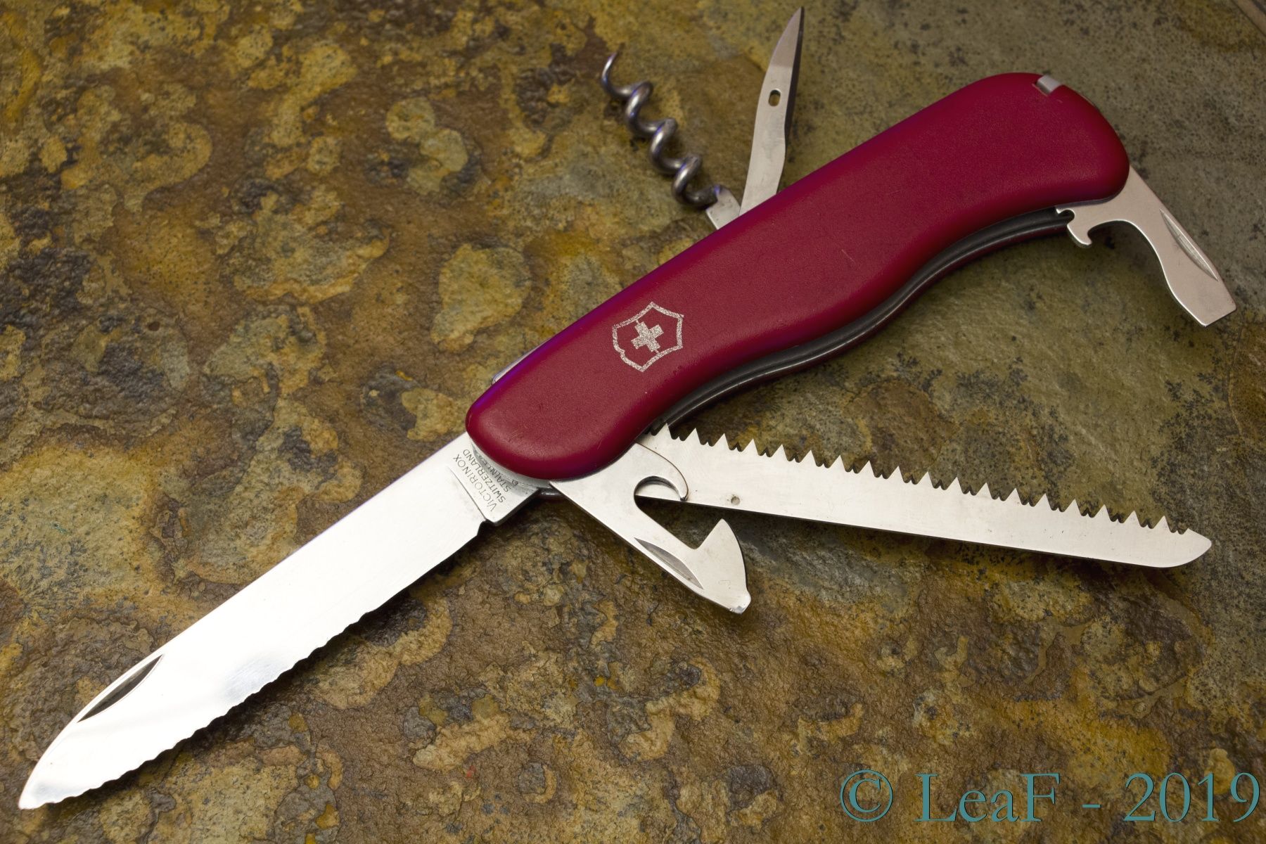 discontinued LeaF's Victorinox knives collection