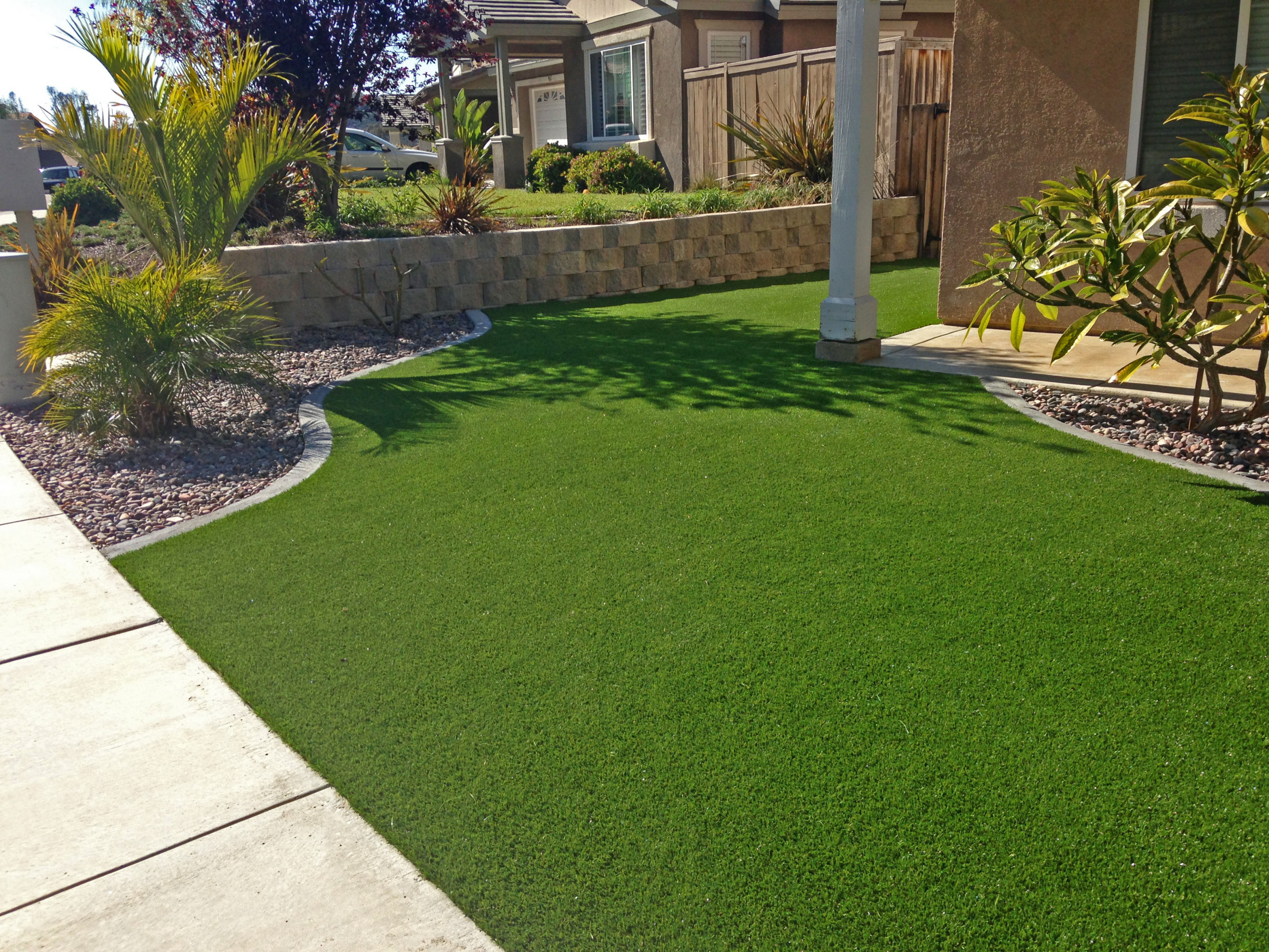 Install The Artificial Grass In Your Home To Get Adorable Look Leaf Lette