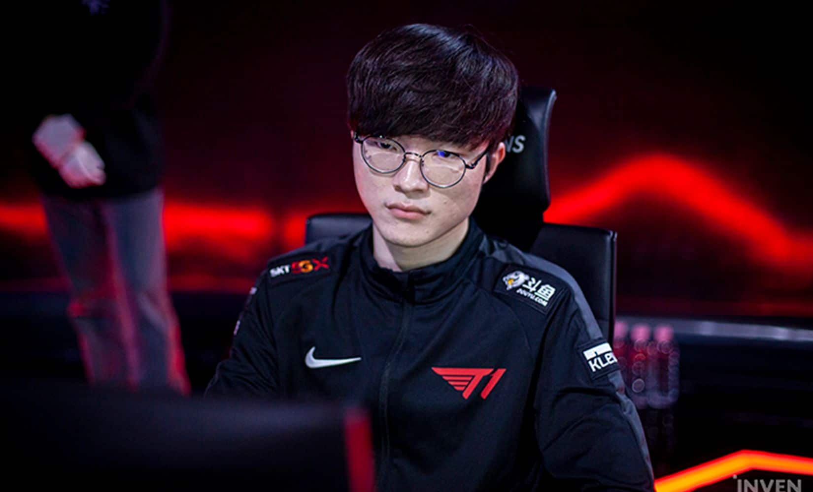 Faker's Gaming Setup and League of Legends Settings in 2023
