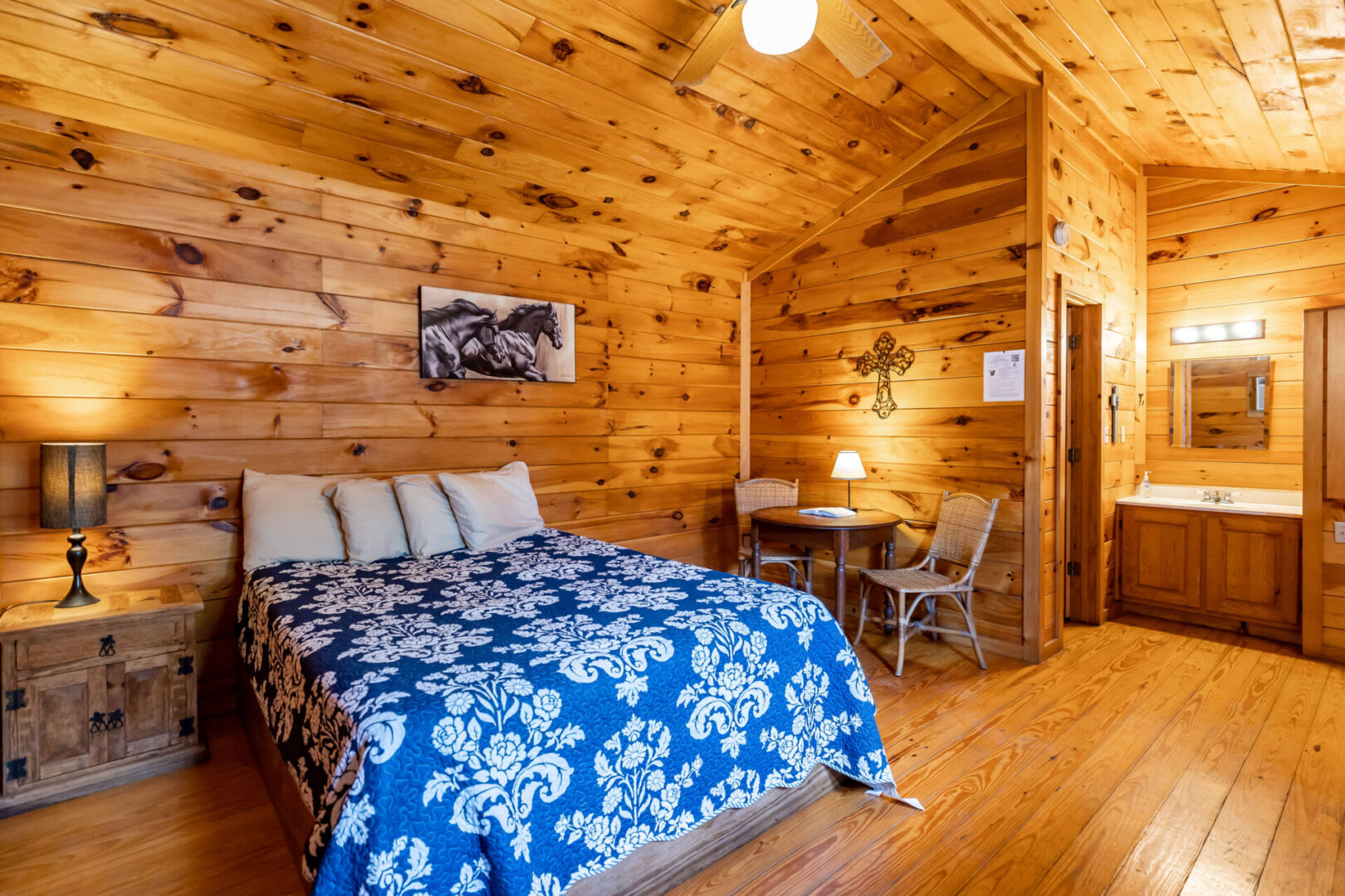 Gallery | Vacation Amenities, The Historic Leakey Inn