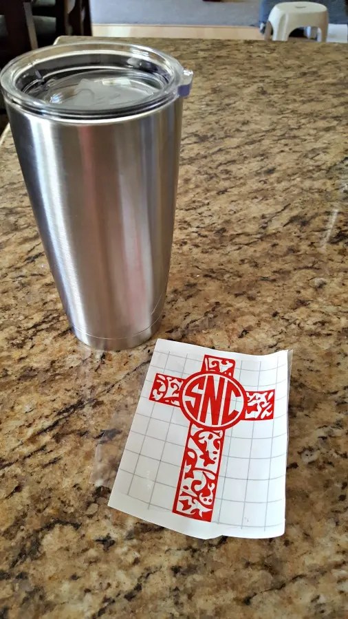 Applying Vinyl to a Tumbler So That's It's Always Straight! Leap of