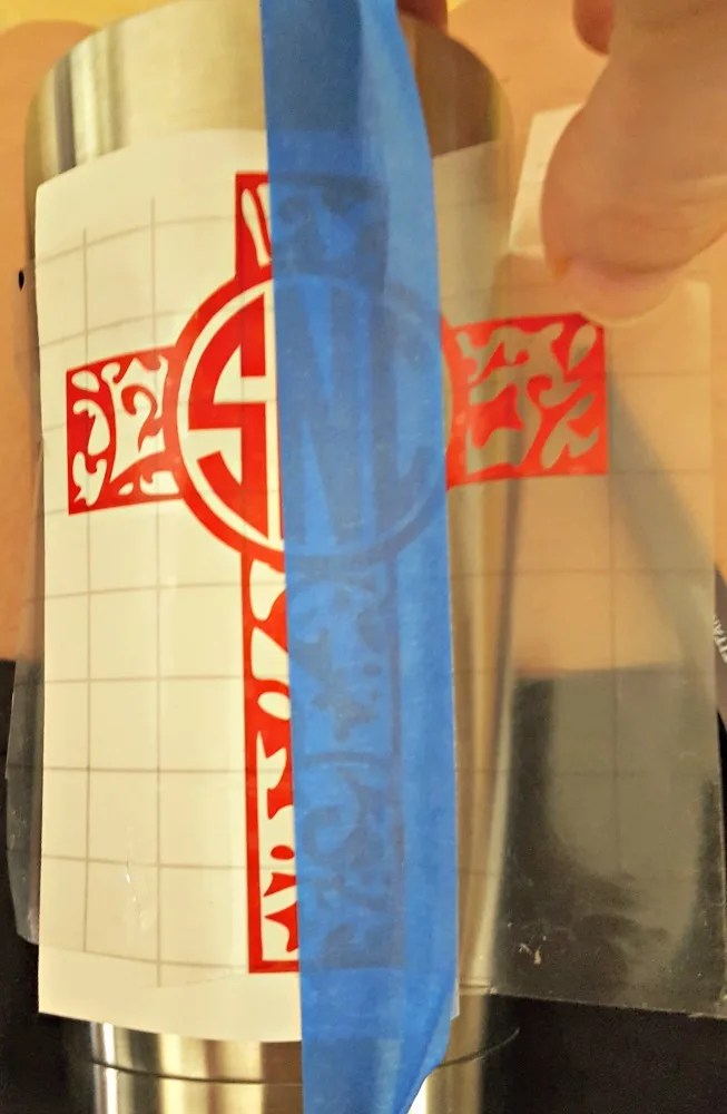 Applying Vinyl to a Tumbler So That's It's Always Straight! Leap of