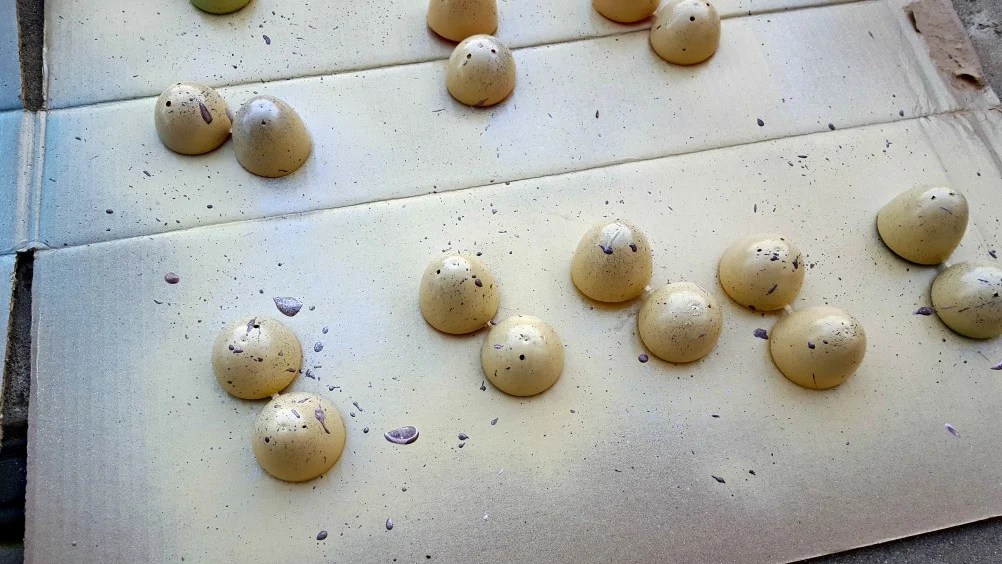 How to Paint Plastic Easter Eggs Easily So They are Pretty Eggs! Leap