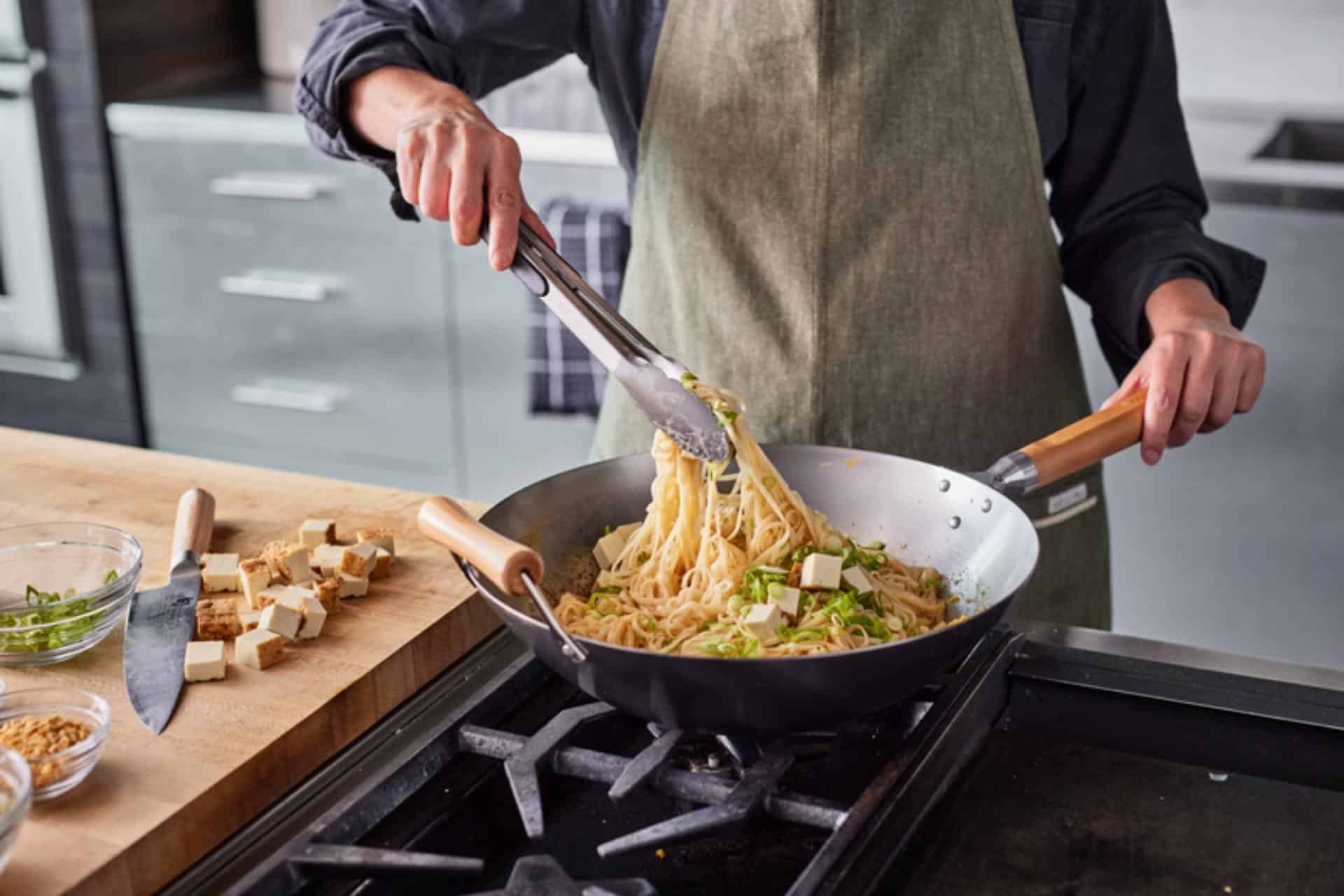 How to Choose the Best Wok for Your Kitchen Lid & Ladle