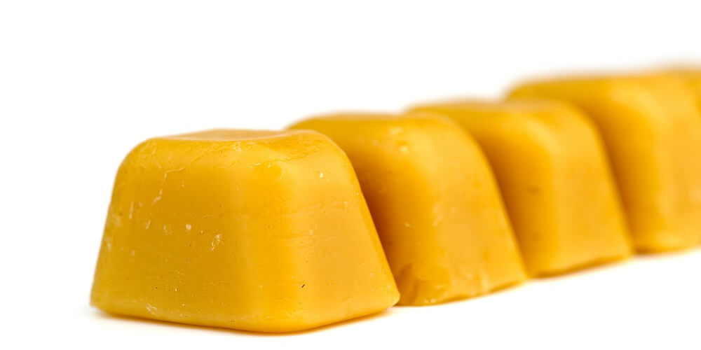 What is Beeswax? (& Is Beeswax Safe to Eat?) LearnBees