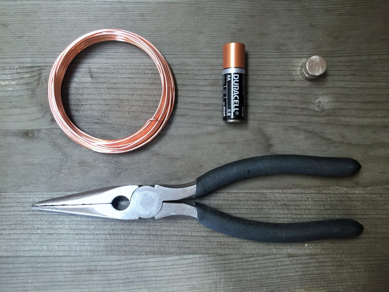 Homopolar Motor Make a Spinning Wire Sculpture