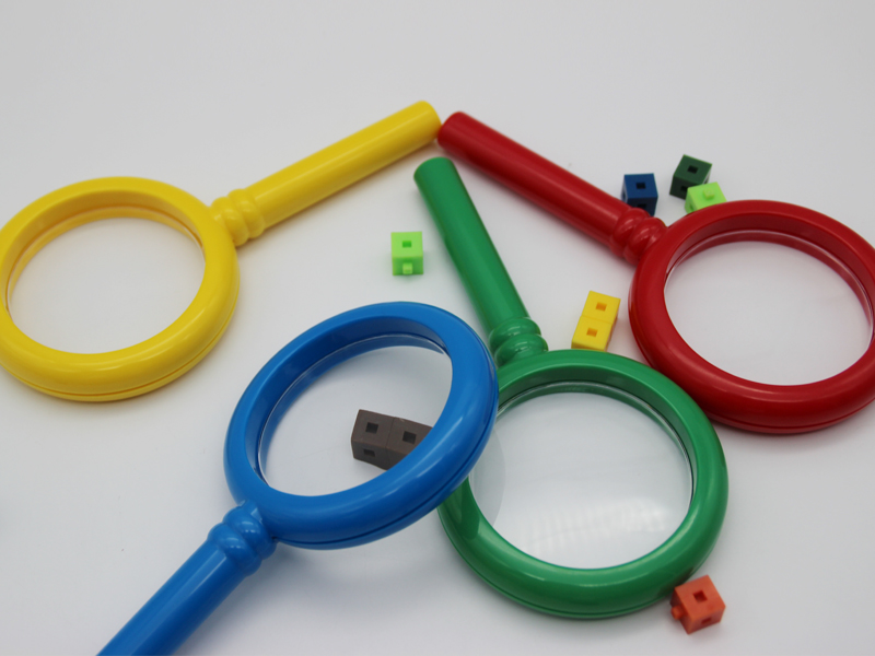 » PLASTIC MAGNIFIER