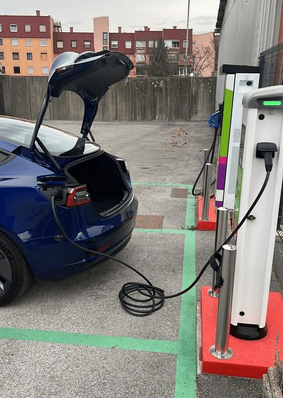 How Much Does It Cost To Charge A Tesla? (Easy Calculator)