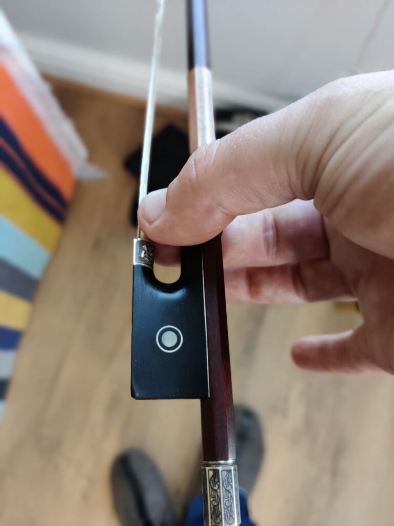 How to play the fiddle