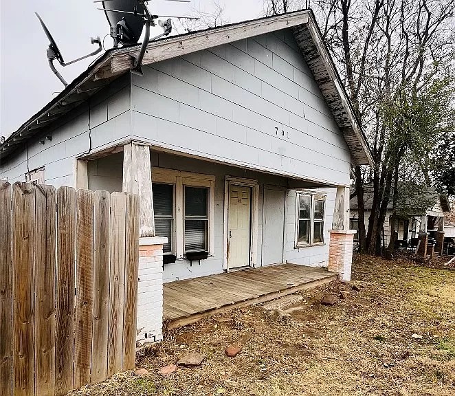 701 S Beard St Martin Property Management & Realty