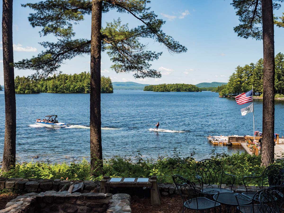 Migis Lodge on Seabago Lake, Maine Le Cahier