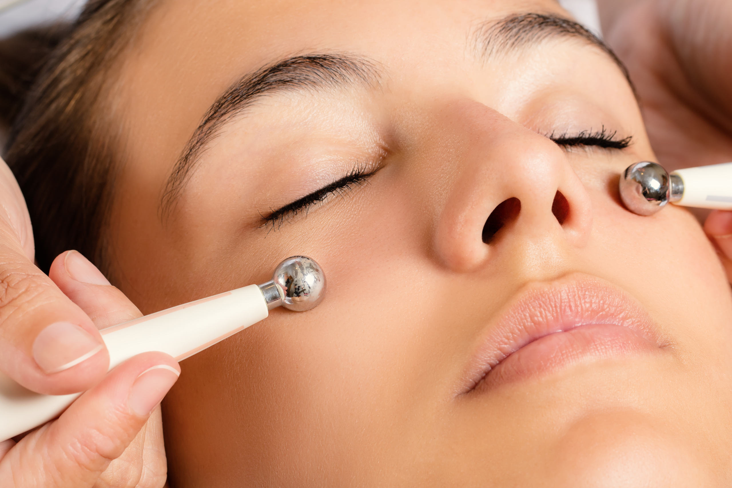 Galvanic Therapy Facial Le Caprice Paris