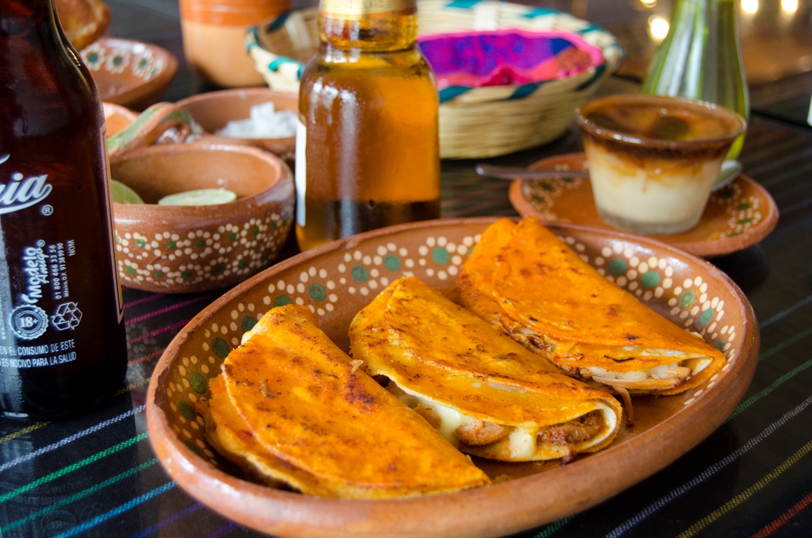 La fabulosa historia de las quesabirrias o tacos planchados de Guadalajara Leche con tuna