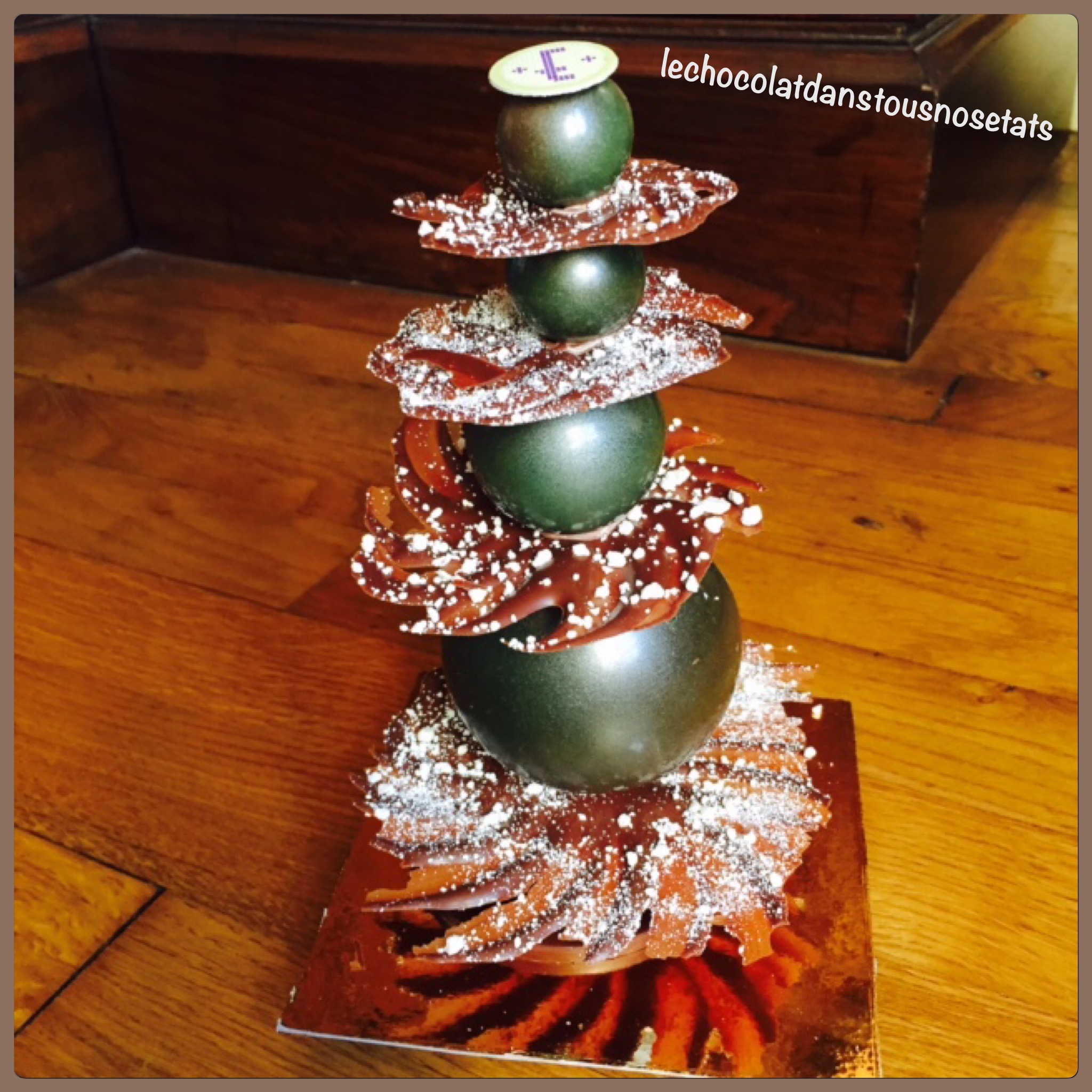 Le sapin d’Eugène, Pâtisserie EUGENE, Paris Le Chocolat dans tous nos