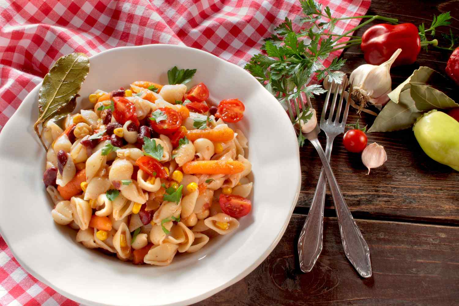 Nudelsalat mit Gemüse und Hackfleisch Leckere Rezepte zum Kochen und