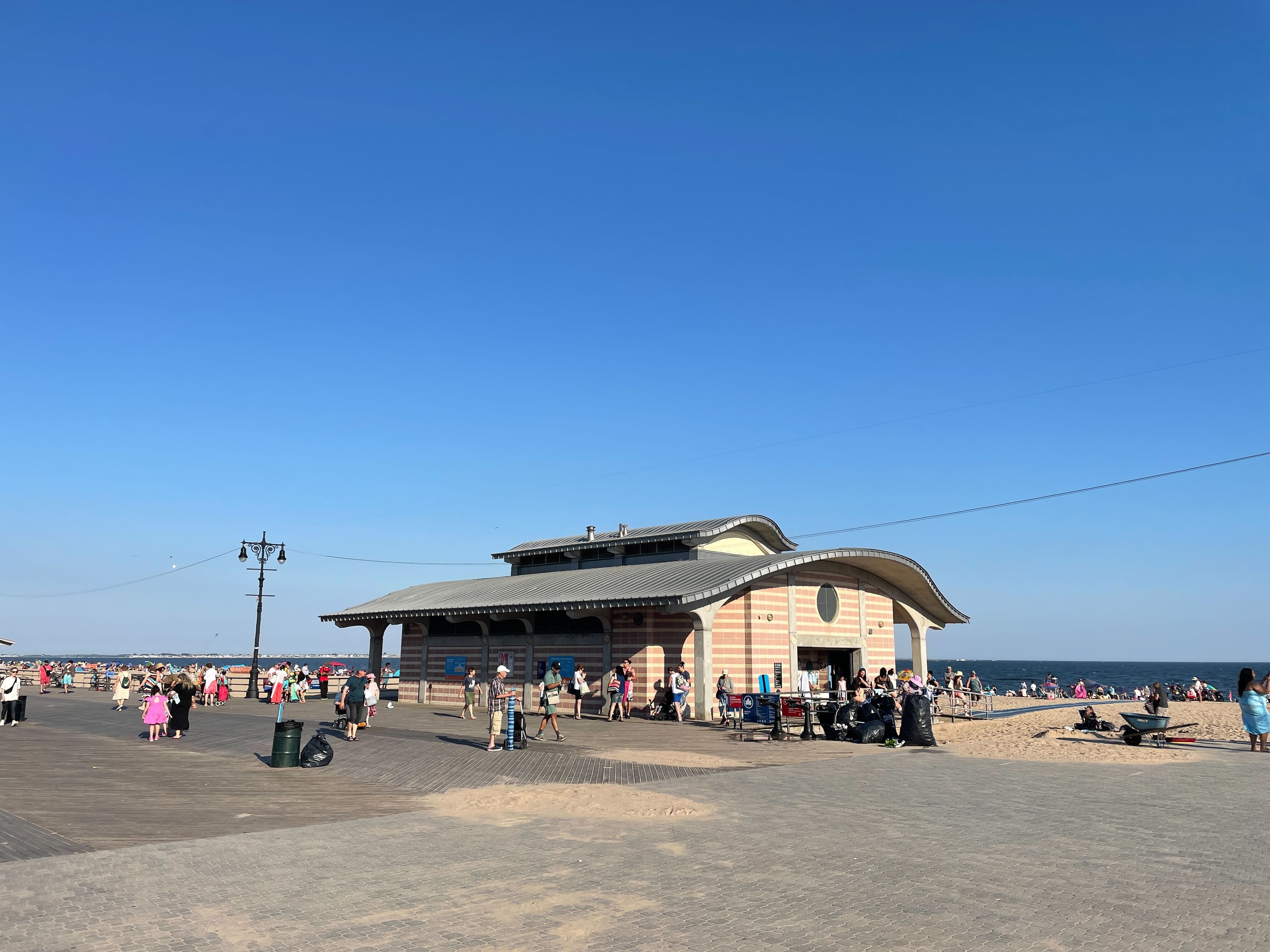 A Brighton Beach Bathroom to Remember Hell Gate