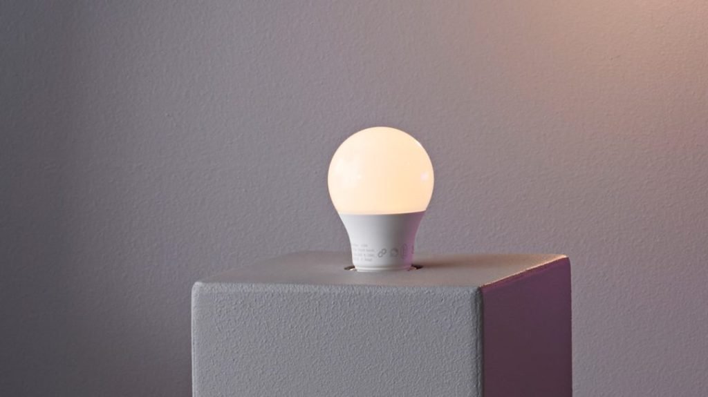 Do Smart Bulbs Use Electricity When Off?