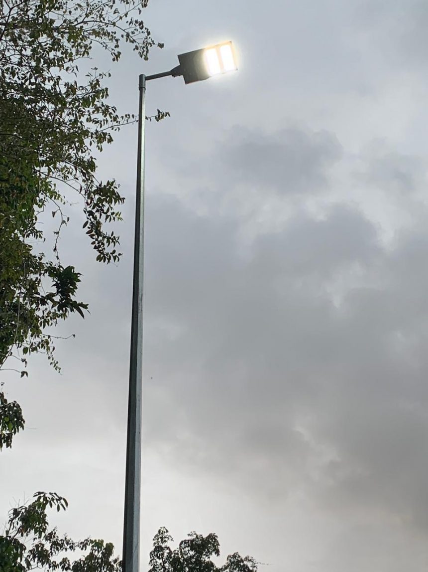 OLE Street Lighting Pole Octagonal Pole / Spigot Arm / Flange Mounted