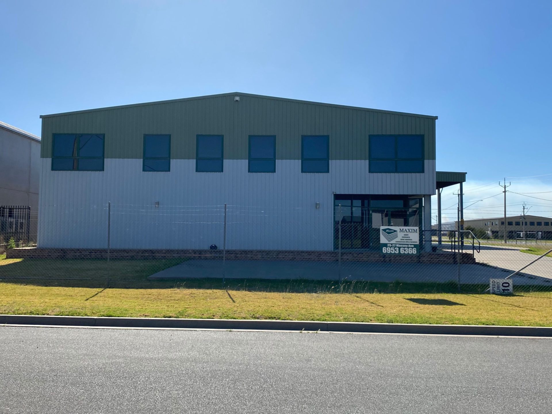 Maxim Office Group Leeton Living