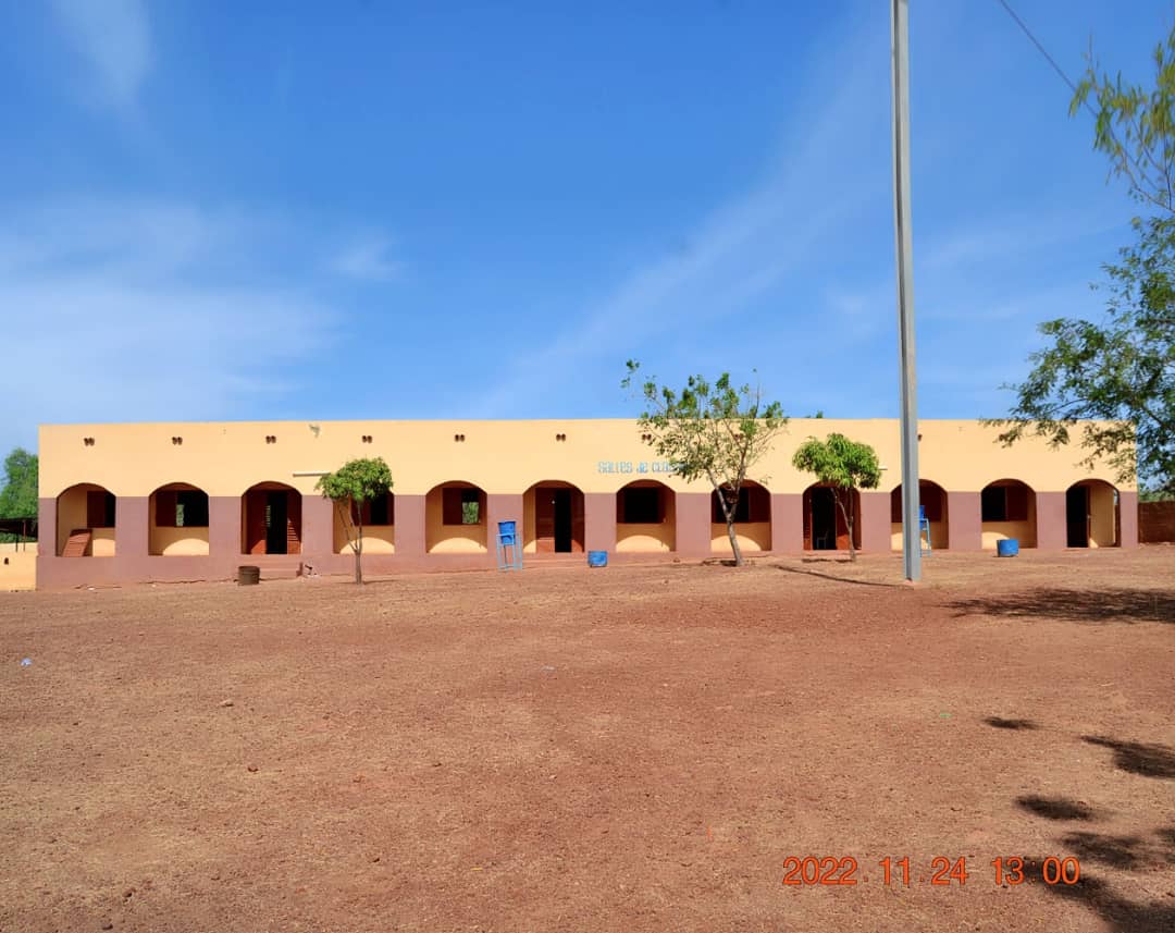 Burkina La directrice de l'Institut Sainte Edwige offre un complexe