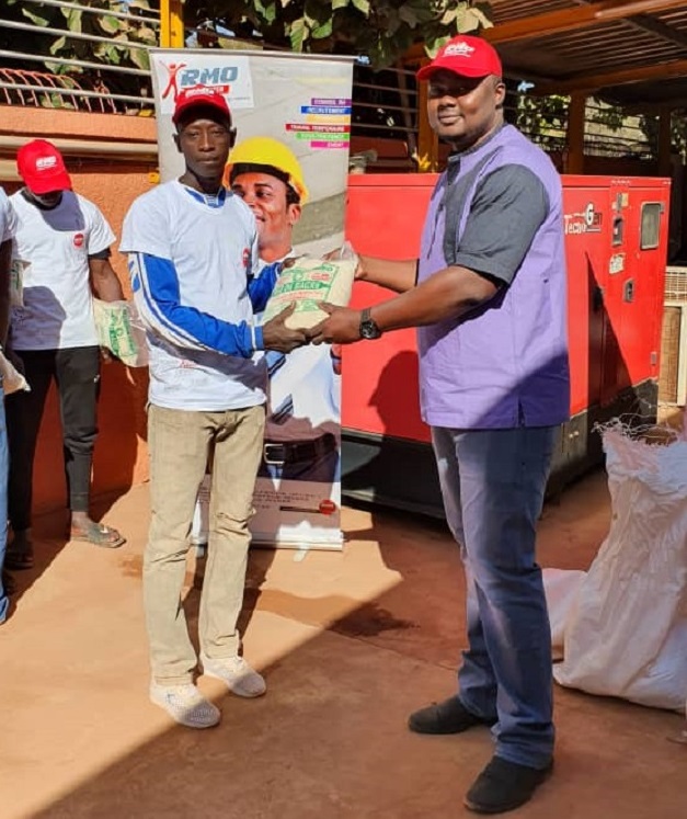 RMO Job Center Huit tonnes de vivres pour le personnel journalier