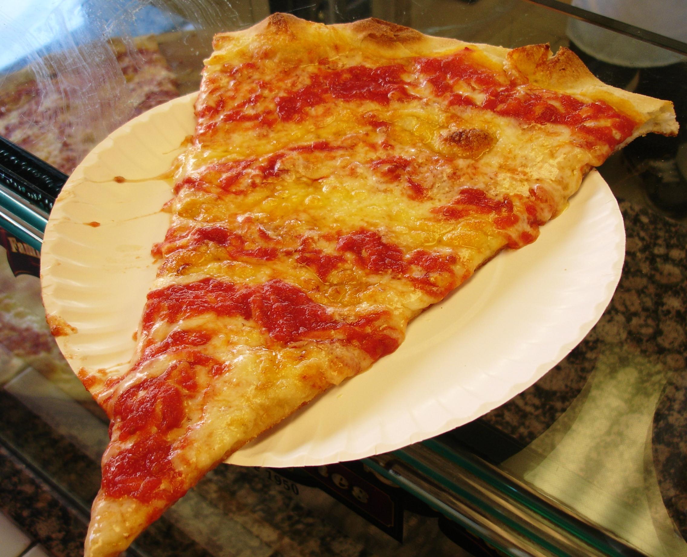 Maruca's giant slices are best enjoyed without extraneous toppings.