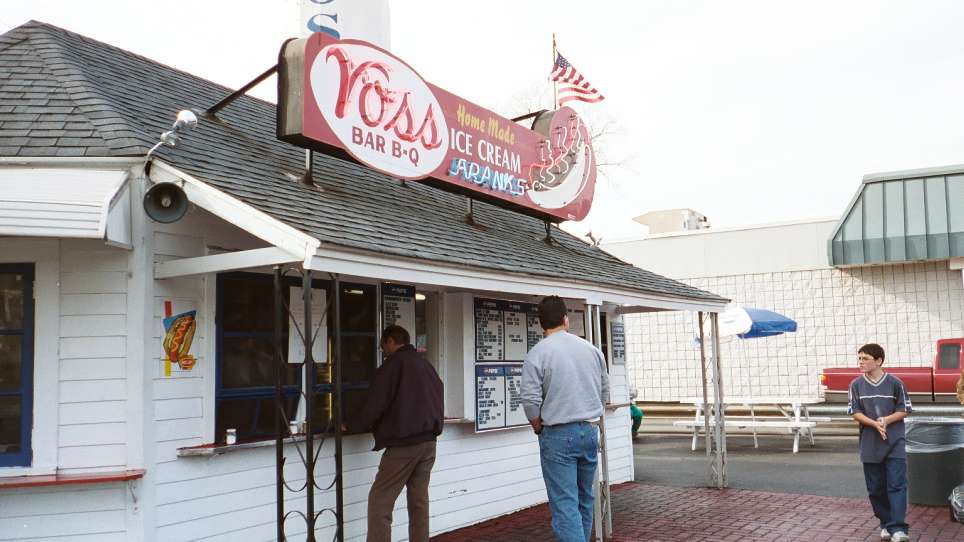Voss’ BarBQ, Yorkville NY Left at the Fork