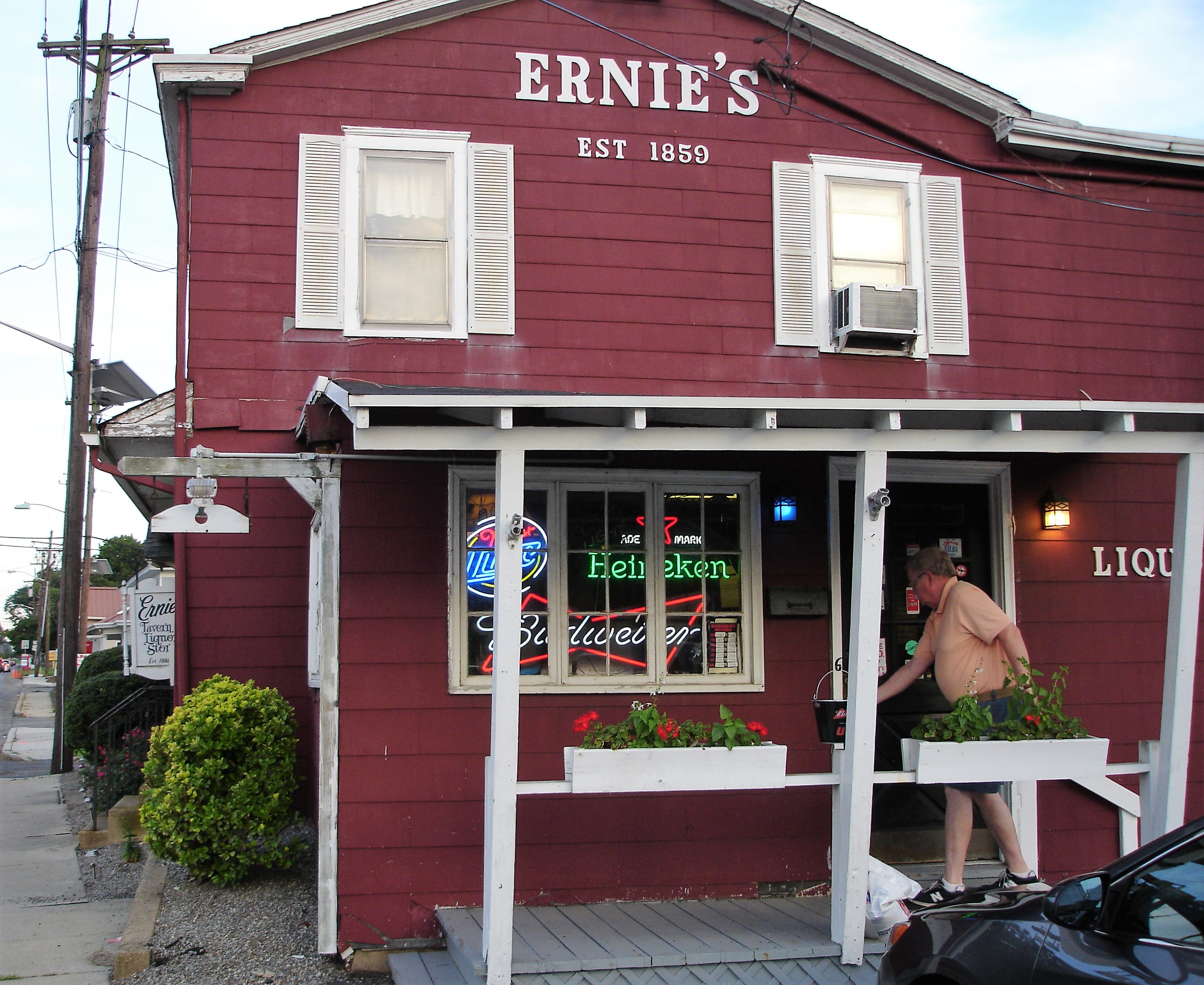 Ernie’s Tavern, Robbinsville NJ Left at the Fork