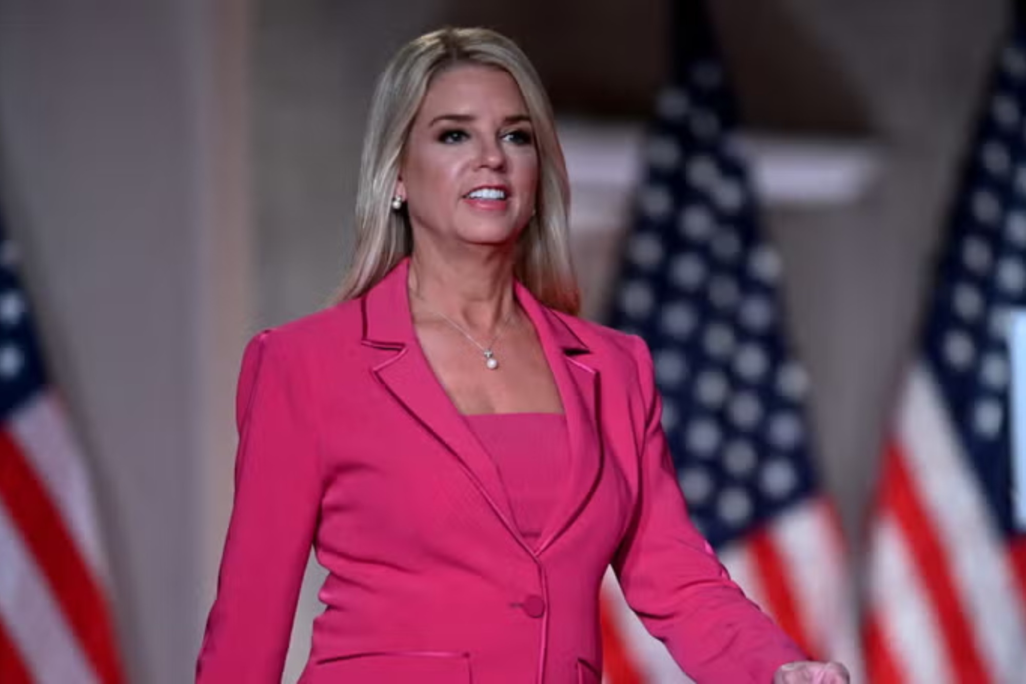 Pam Bondi Biography, Career, Net Worth, News, and More(03)
