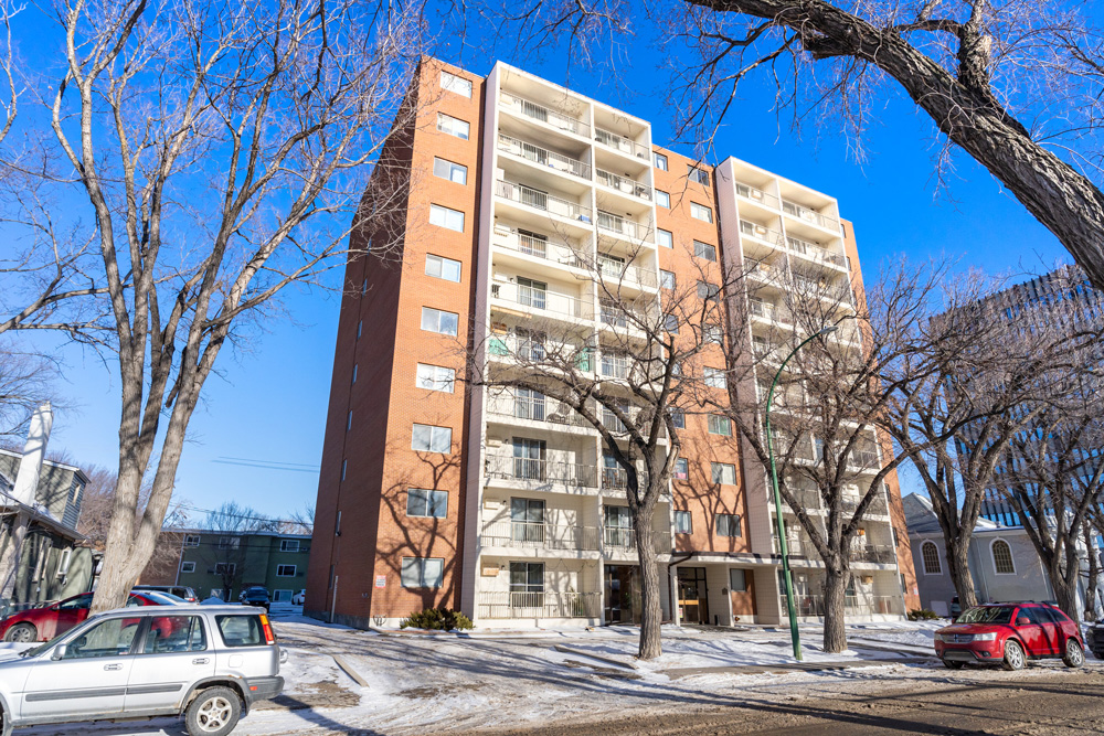 Downtown Regina Apartments Near Wascana Park in Cathedral