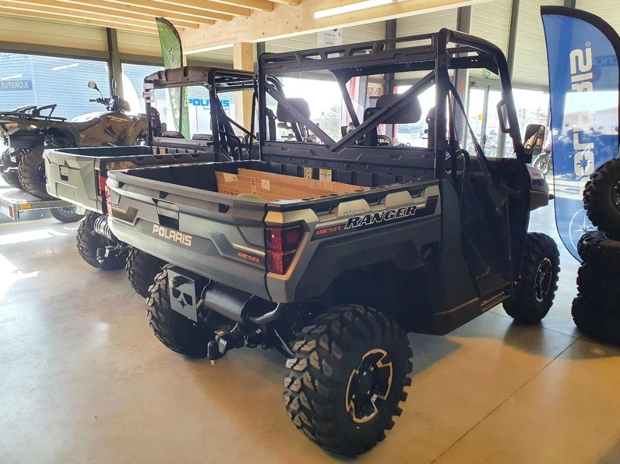 Quad agricole et quad utilitaire idéal dans notre garage à Villeneuve