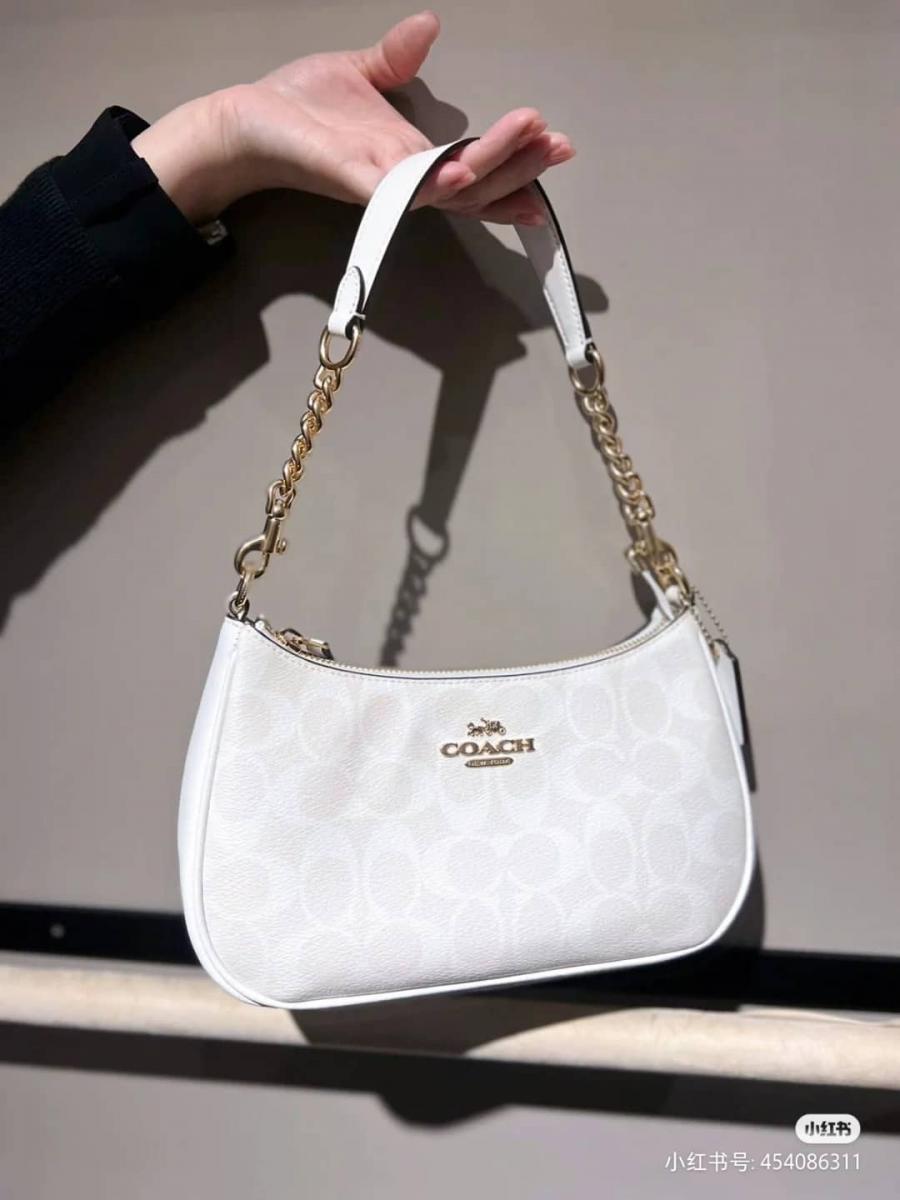 Coach new products [Teri glacierwhite underarm bag！ Leh Leo Radio News