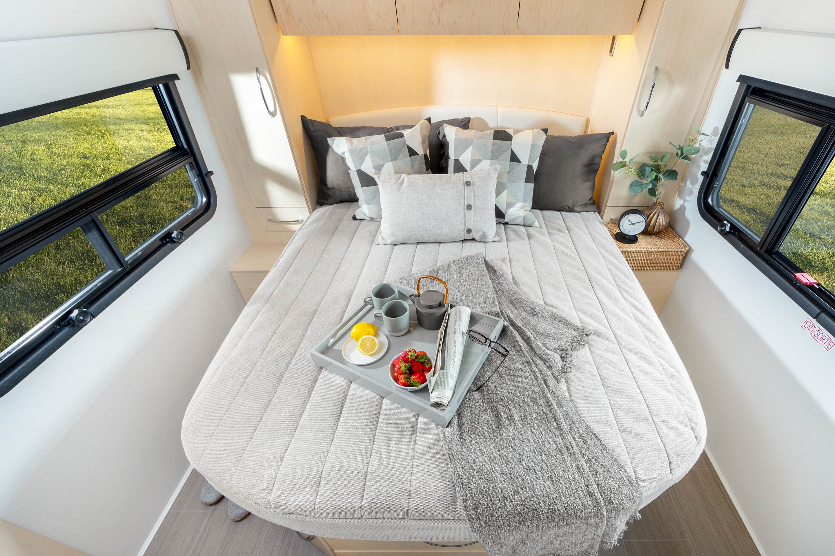 Unity Features Island Bed Leisure Travel Vans