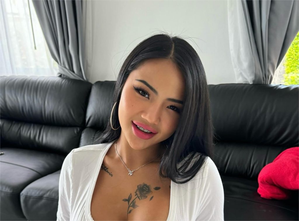 Praew Asian Bio, Age, Wiki, Photos, Career, Height and Weight, Net Worth and More - LekGh.com