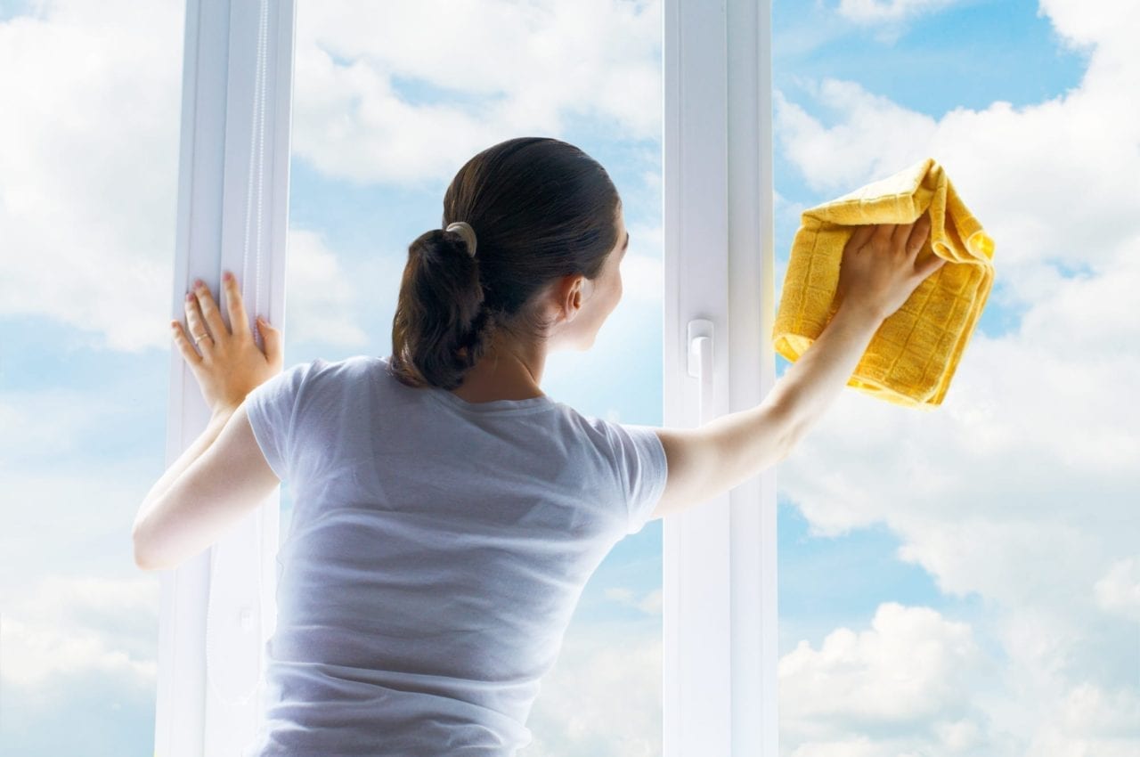 5 Tips for Getting Streak Free Windows and Mirrors