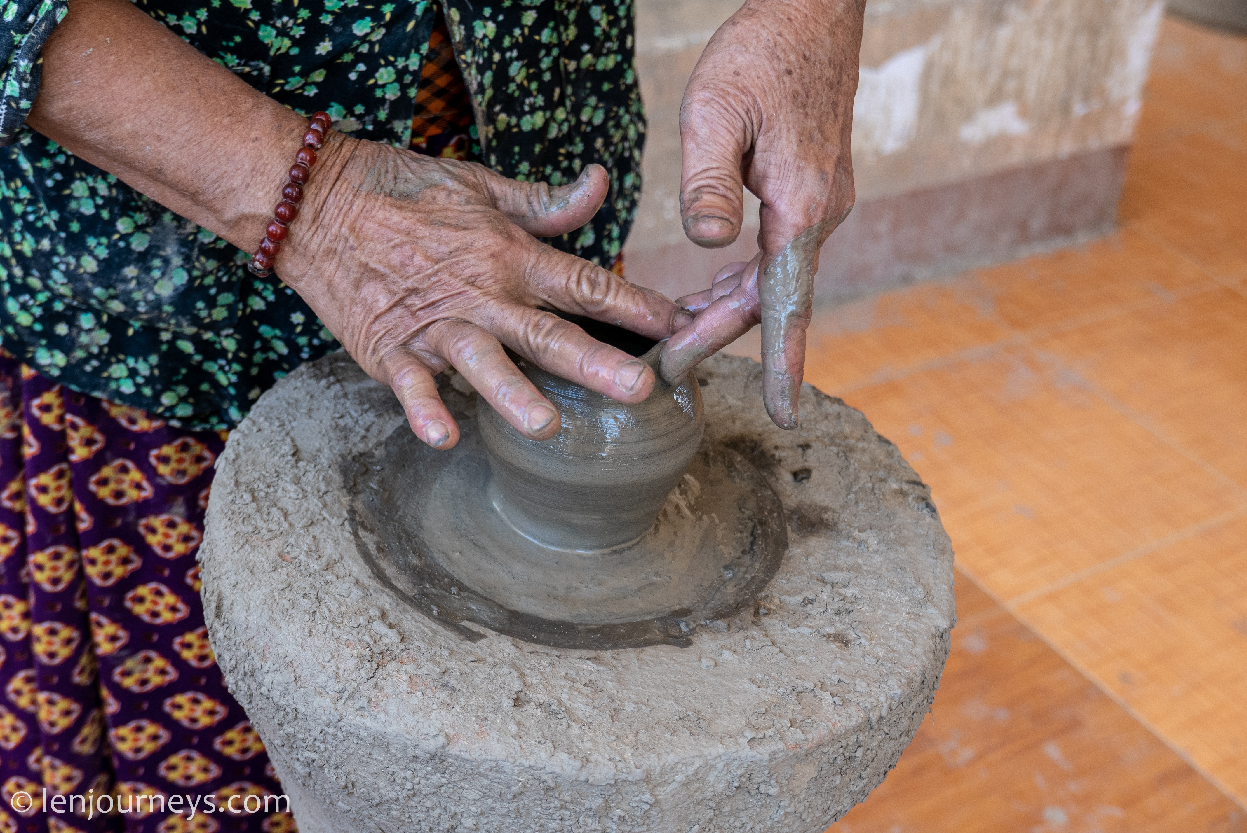 The skillful hands of the Cham artisan
