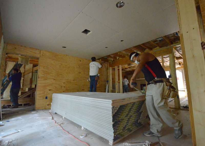 Hanging drywall, day 1 | Leonhouse