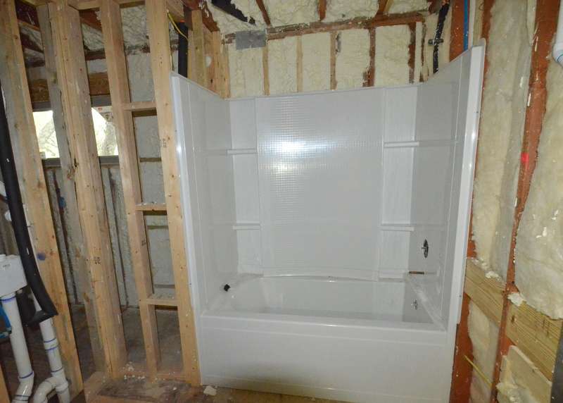 Shower and tub walls Leonhouse