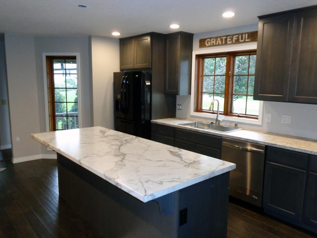 Calacatta Marble (Formica) Ora Edge, 38″ Wide Island Leo's Kitchens
