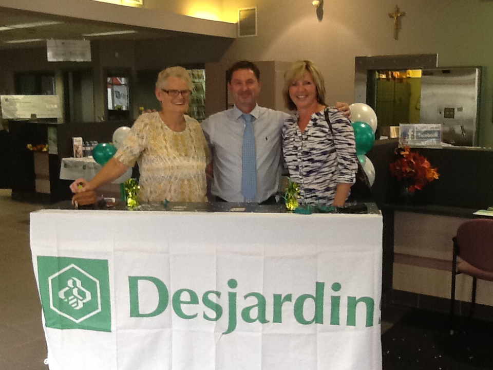La Caisse populaire Desjardins PointeauxRoches Tecumseh fait des