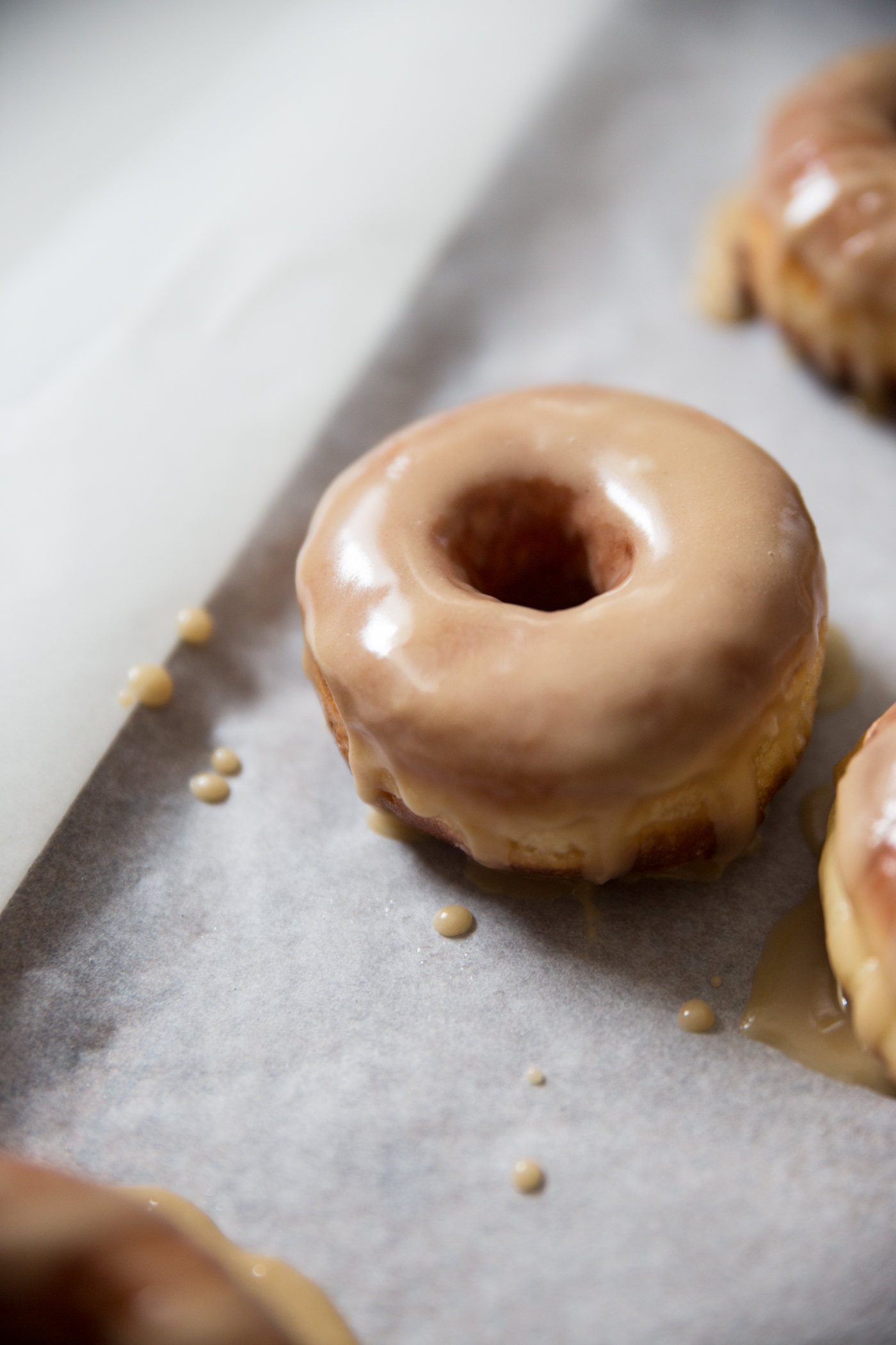 Donuts glacés au sirop d’érable