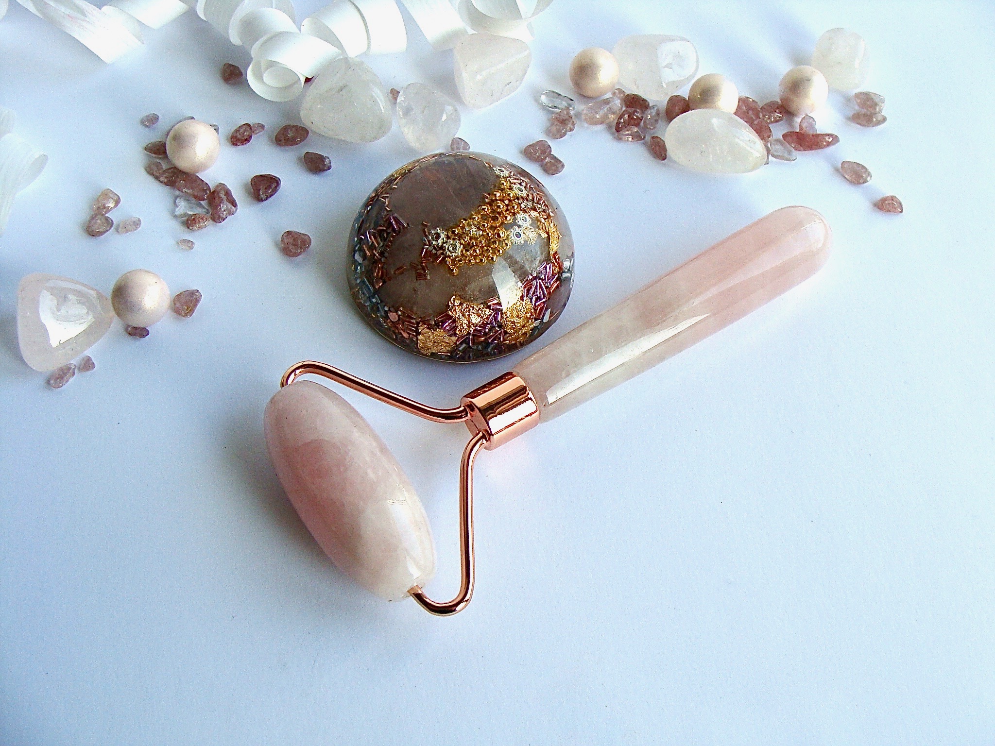 Rouleau de massage visage simple quartz rose Les Orgonites