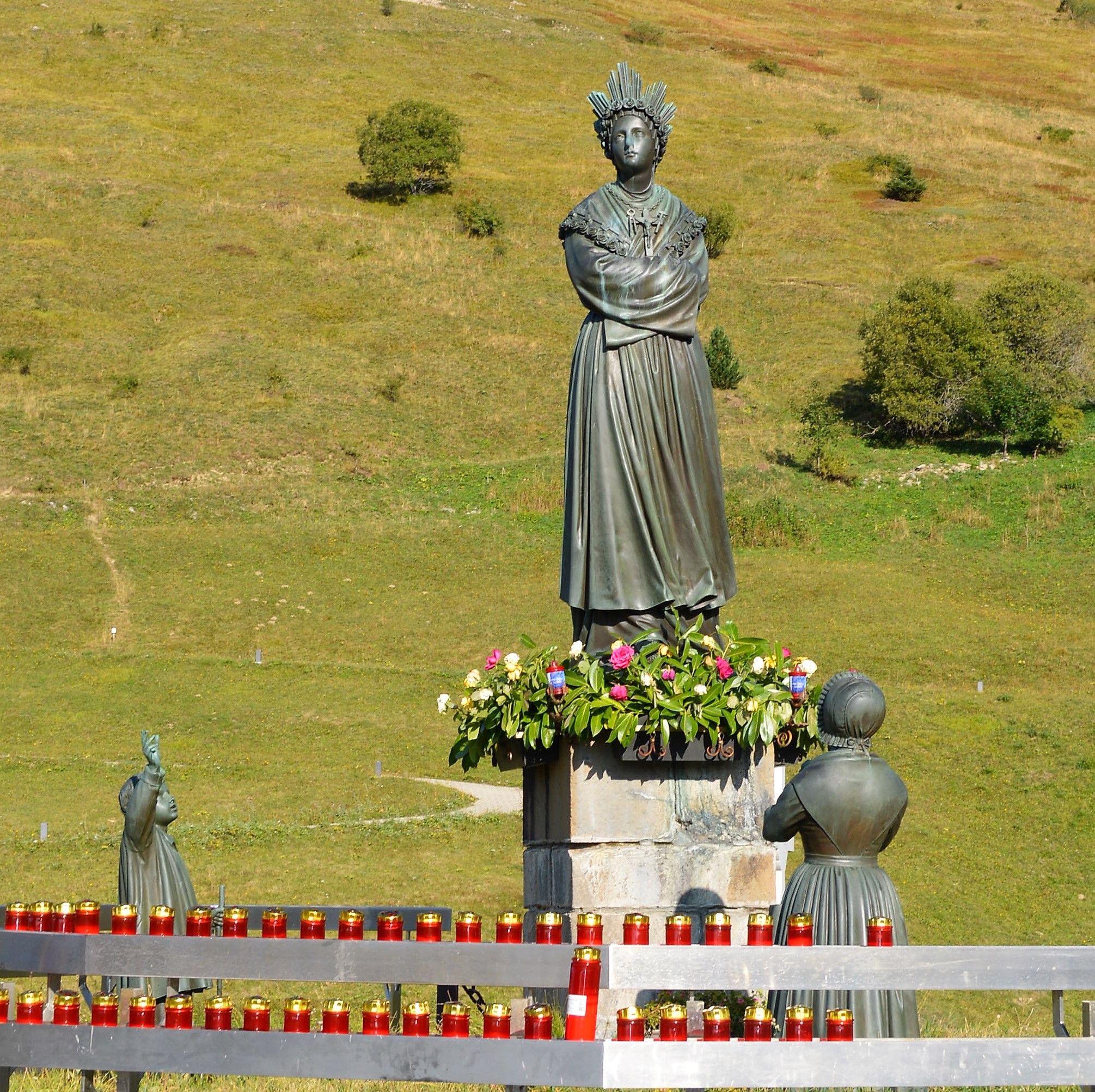 NotreDame pleure « plus que jamais » à La Salette Le Salon Beige