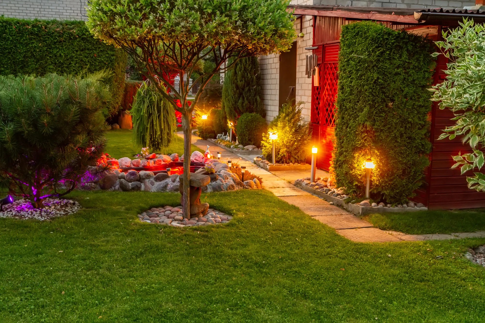 A Lovely Lawn How to Design and Decorate a Beautiful Yard Lesera